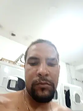 PauMolao85 online show from December 18, 2025, 10:05 pm