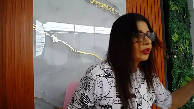 Manuela lara  online show from March 12, 2026, 3:40 pm