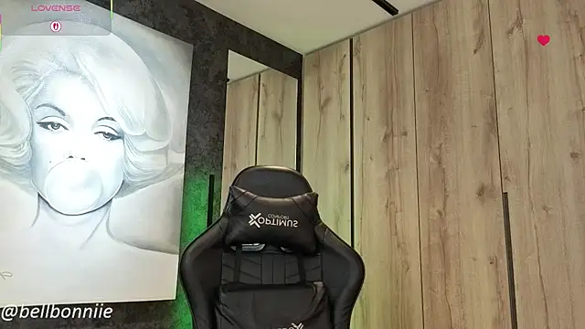 Snapshot of belllbonniie chatting on October 28, 2025, 8:00 pm belllbonniie online show from October 28, 2025, 8:00 pm