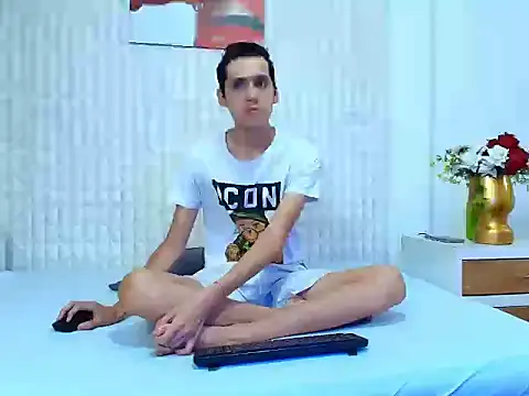 LuigiMarchetti online show from October 3, 2025, 7:33 pm