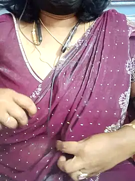 Snapshot of Tamil_Azhaghi25 chatting on July 4, 2026, 6:36 pm Tamil Azhaghi25 online show from July 4, 2026, 6:36 pm