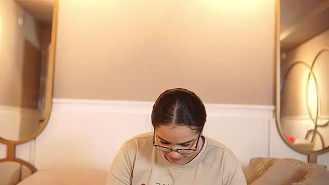 Snapshot of Tayler_Kim chatting on October 11, 2025, 6:39 pm Tayler Kim online show from October 11, 2025, 6:39 pm