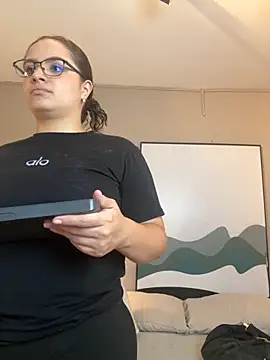 Snapshot of Tayler_Kim chatting on November 29, 2025, 6:55 pm Tayler Kim online show from November 29, 2025, 6:55 pm