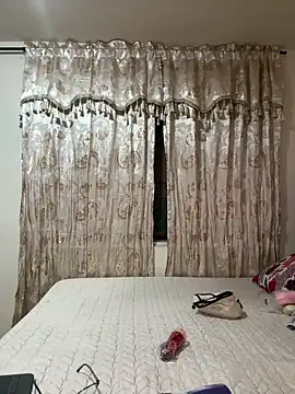 Tayler Kim online show from May 8, 2026, 6:46 pm