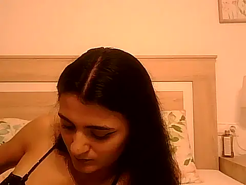 Snapshot of Ella0105 chatting on September 8, 2025, 5:01 pm Ella0105 online show from September 8, 2025, 5:01 pm