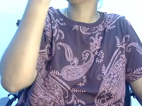 Hott Noor online show from October 24, 2025, 5:20 pm