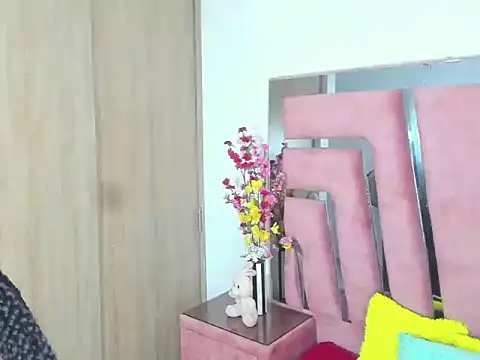 MaraKarly online show from November 13, 2025, 8:41 pm