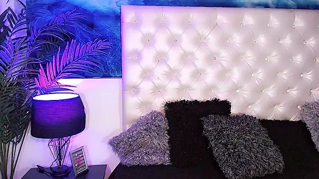 Valeria Swett  online show from November 14, 2025, 12:31 am