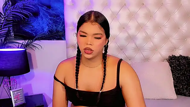 Snapshot of Valeria_Swett_ chatting on May 18, 2026, 8:25 pm Valeria Swett online show from May 18, 2026, 8:25 pm