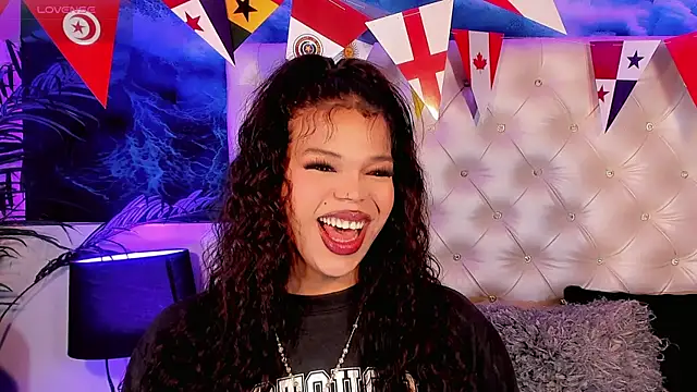 Valeria Swett  online show from June 16, 2026, 10:45 pm