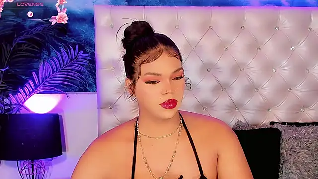 Valeria Swett  online show from June 22, 2026, 8:50 pm