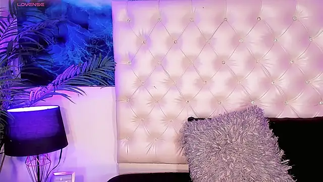 Valeria Swett  online show from June 27, 2026, 12:04 am