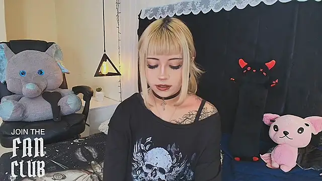 Snapshot of IvyBelle_ chatting on May 26, 2026, 11:28 am IvyBelle online show from May 26, 2026, 11:28 am