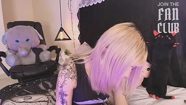 Snapshot of IvyBelle_ chatting on June 10, 2026, 11:31 am IvyBelle online show from June 10, 2026, 11:31 am