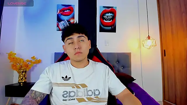 Nicolas James Sc online show from November 4, 2025, 1:32 pm