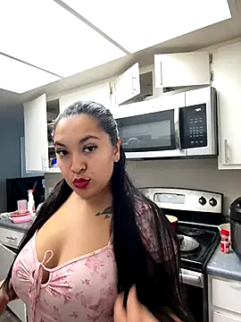 latina curvy22 online show from September 12, 2025, 9:59 pm