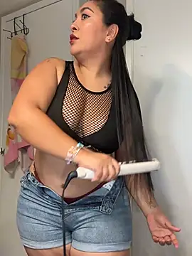 latina curvy22 online show from May 10, 2026, 7:41 pm