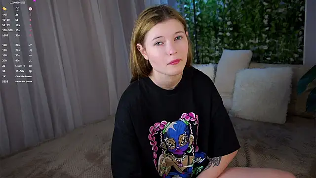 LynHillaire online show from March 5, 2026, 12:12 pm