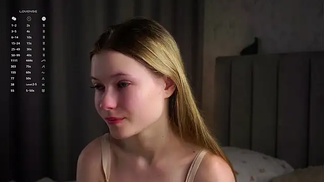 Snapshot of LynHillaire chatting on July 29, 2026, 1:37 am LynHillaire online show from July 29, 2026, 1:37 am