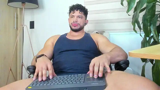Snapshot of Erick_Thompsonx chatting on July 10, 2026, 9:39 pm Erick Thompsonx online show from July 10, 2026, 9:39 pm