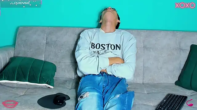 Snapshot of Maikol_Ortiz chatting on October 8, 2025, 12:36 pm Maikol Ortiz online show from October 8, 2025, 12:36 pm