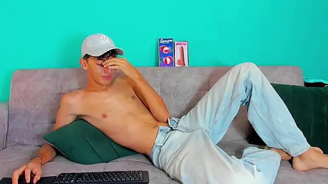 Snapshot of Maikol_Ortiz chatting on October 24, 2025, 12:23 pm Maikol Ortiz online show from October 24, 2025, 12:23 pm