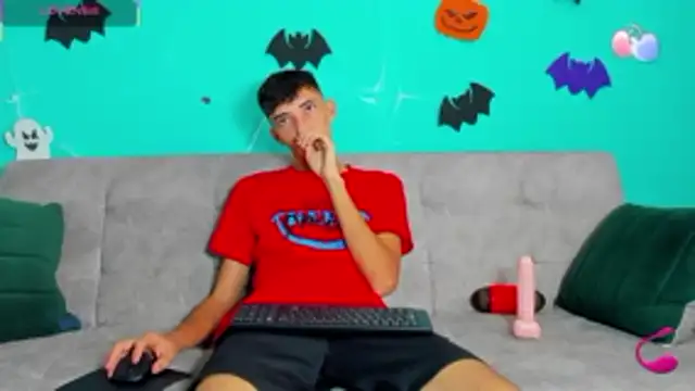 Snapshot of Maikol_Ortiz chatting on November 3, 2025, 12:50 pm Maikol Ortiz online show from November 3, 2025, 12:50 pm