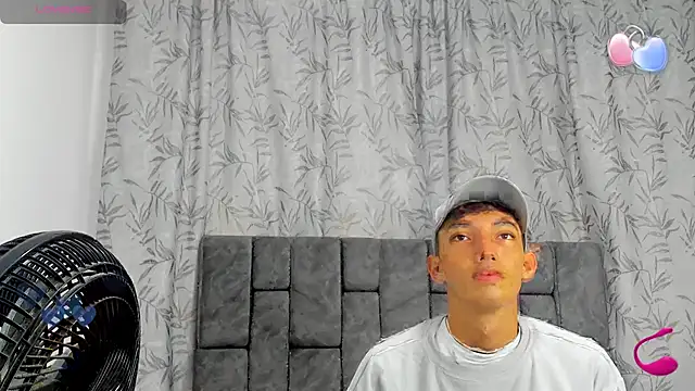 Snapshot of Maikol_Ortiz chatting on November 24, 2025, 11:32 am Maikol Ortiz online show from November 24, 2025, 11:32 am