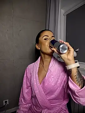 Snapshot of BabyFaceMia chatting on November 20, 2025, 5:12 pm BabyFaceMia online show from November 20, 2025, 5:12 pm