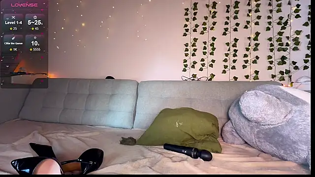 EmmyBell  online show from May 4, 2026, 1:12 am