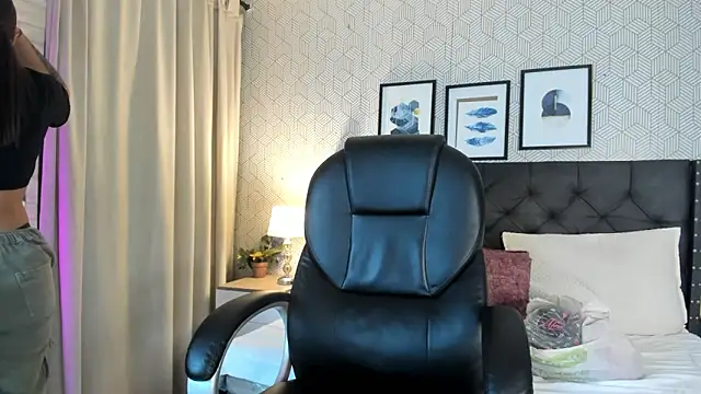 Snapshot of sophie__blare chatting on June 1, 2026, 7:04 pm sophie blare online show from June 1, 2026, 7:04 pm