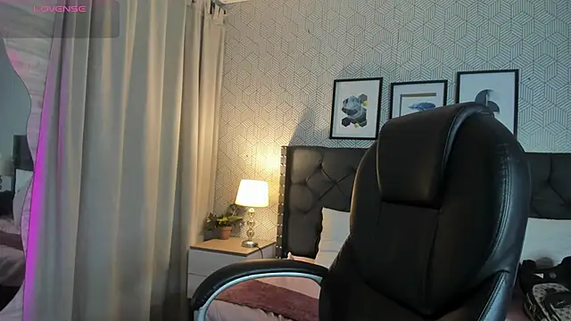 Snapshot of sophie__blare chatting on July 2, 2026, 7:20 pm sophie blare online show from July 2, 2026, 7:20 pm