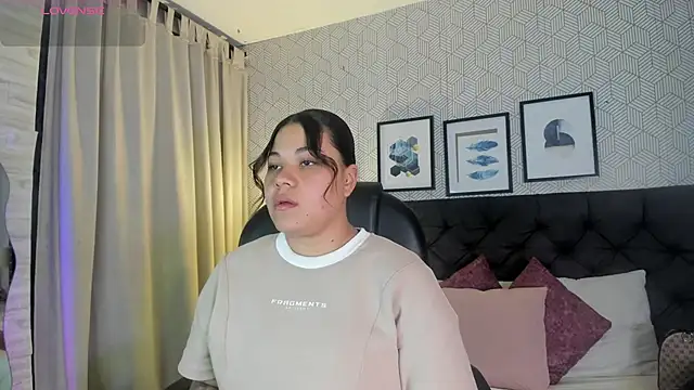 Snapshot of sophie__blare chatting on July 7, 2026, 6:56 pm sophie blare online show from July 7, 2026, 6:56 pm