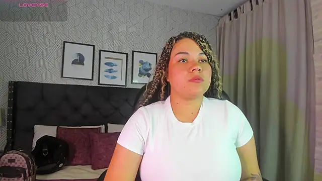 Snapshot of sophie__blare chatting on July 17, 2026, 6:57 pm sophie blare online show from July 17, 2026, 6:57 pm