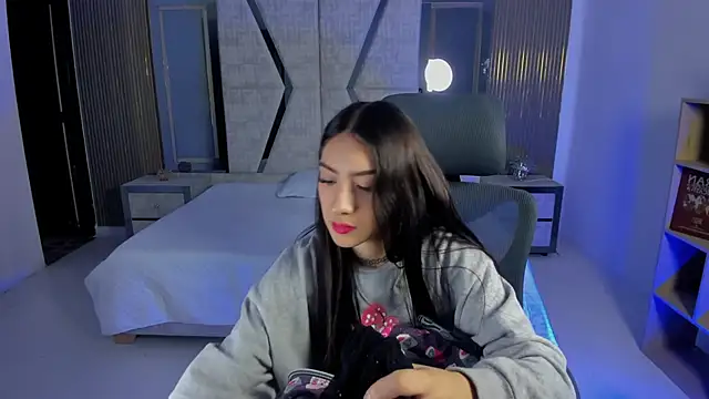 AlliceCopper online show from October 4, 2025, 2:04 pm