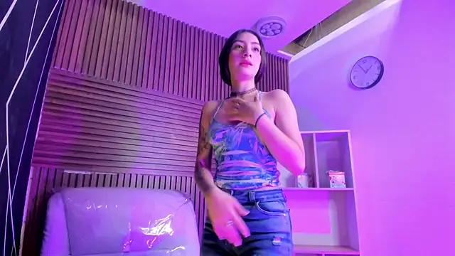 AlliceCopper online show from November 11, 2025, 2:39 pm