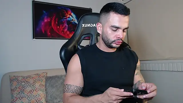 Bruno De Lucaa  online show from September 14, 2025, 2:22 am