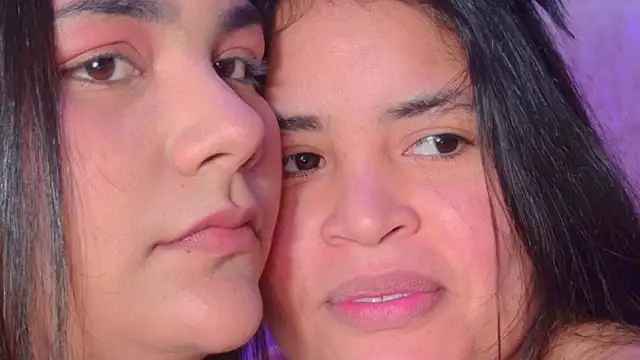 Mia and lexy online show from May 3, 2026, 2:28 am