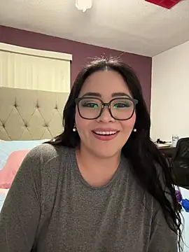 Snapshot of MyHoneyFrida chatting on November 28, 2025, 4:59 am MyHoneyFrida online show from November 28, 2025, 4:59 am