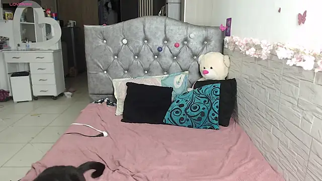 Snapshot of EmilyCoy_ chatting on July 9, 2026, 7:07 pm EmilyCoy online show from July 9, 2026, 7:07 pm