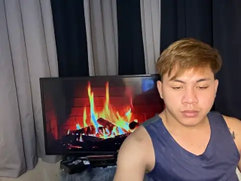 Snapshot of Urfucker_drei chatting on December 17, 2025, 7:09 pm Urfucker drei online show from December 17, 2025, 7:09 pm