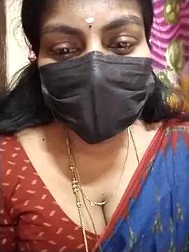 Snapshot of Nithiila chatting on September 15, 2025, 7:41 am Nithiila online show from September 15, 2025, 7:41 am