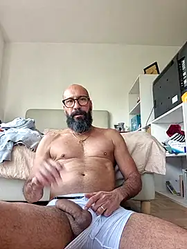 Snapshot of Latinox79 chatting on May 13, 2026, 1:19 pm Latinox79 online show from May 13, 2026, 1:19 pm