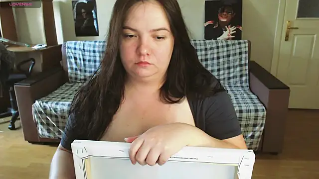EmillyBones online show from July 28, 2026, 8:54 am