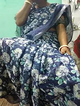 Snapshot of desi_boudi87 chatting on September 27, 2025, 12:43 pm desi boudi87 online show from September 27, 2025, 12:43 pm