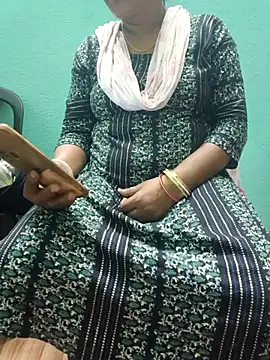 Snapshot of desi_boudi87 chatting on November 2, 2025, 11:45 am desi boudi87 online show from November 2, 2025, 11:45 am