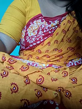 Snapshot of desi_boudi87 chatting on May 8, 2026, 8:41 am desi boudi87 online show from May 8, 2026, 8:41 am