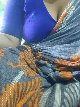 Snapshot of desi_boudi87 chatting on May 10, 2026, 5:45 am desi boudi87 online show from May 10, 2026, 5:45 am