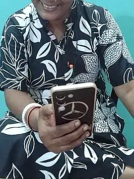 Snapshot of desi_boudi87 chatting on June 14, 2026, 8:05 am desi boudi87 online show from June 14, 2026, 8:05 am
