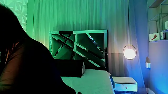 MAGIC TESSA online show from December 4, 2025, 7:55 pm